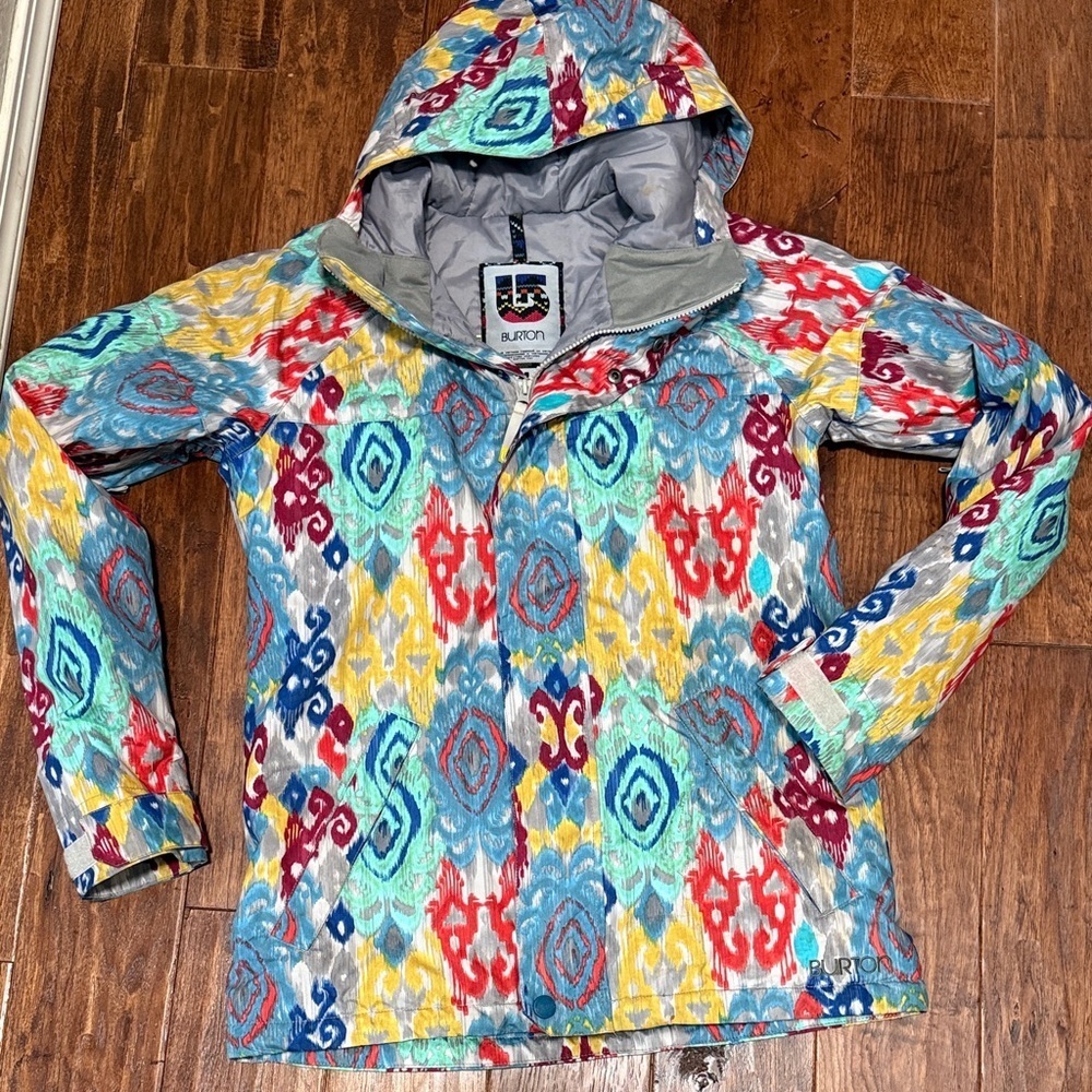 Burton Radiant snowboard jacket in the Kasbah multicolor colorway.  Sz m